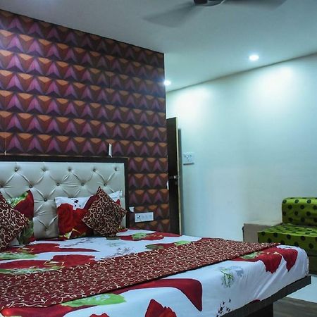 אינדורה Hotel Dilip מראה חיצוני תמונה