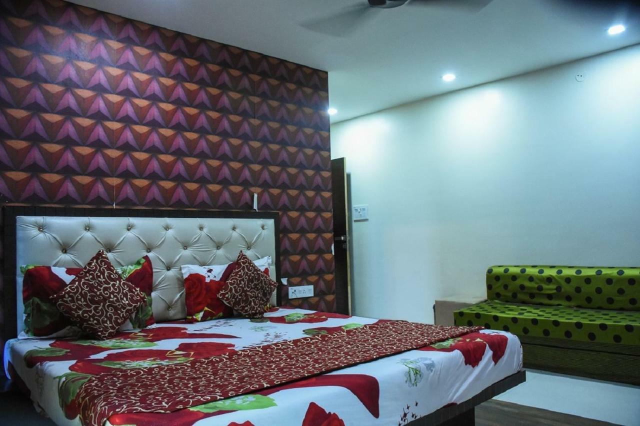 אינדורה Hotel Dilip מראה חיצוני תמונה