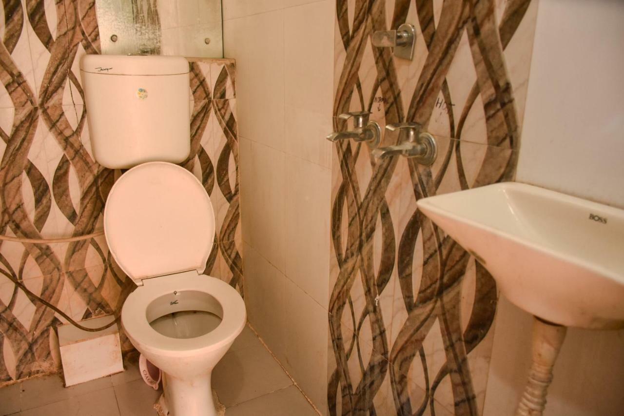 אינדורה Hotel Dilip מראה חיצוני תמונה